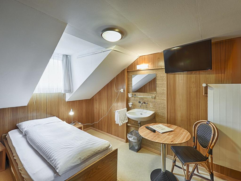 Hotel Weisses Kreuz St. Gallen Room photo